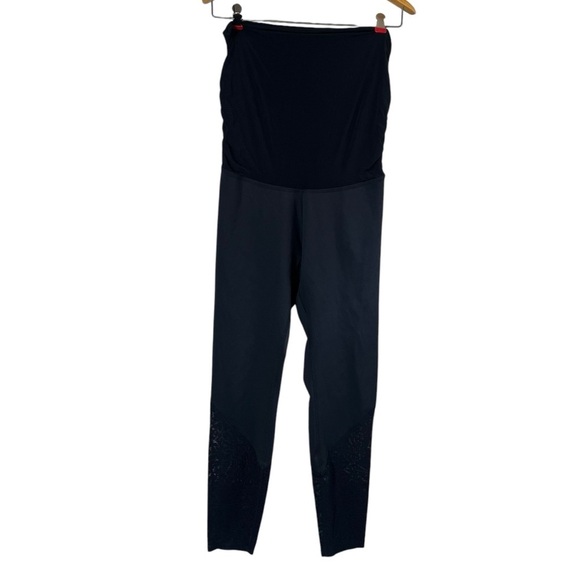 BEYOND THE BUMP x BEYOND YOGA Maternity Black Lace Leggings - Picture 2 of 12